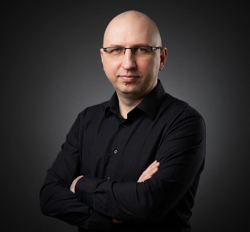 Tomasz-Borkowski-Evolve-Store-Brand-Master-Studio-autor-strateg-branding-grafik-informatyk-artysta-muzyk (4)